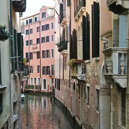 Uma Venedig