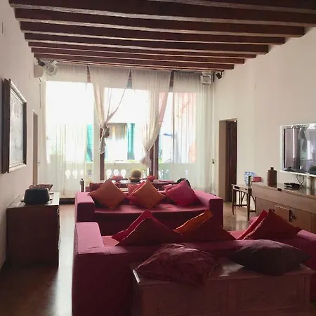 Uma * Venice